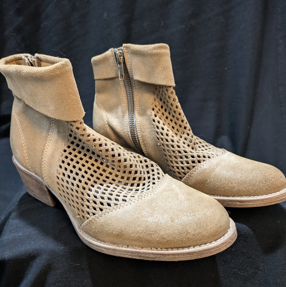 Women's boots
